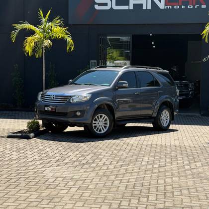 TOYOTA HILUX 2.7 SR 4X2 CD 16V FLEX 4P AUTOMÁTICO TOYOTA HILUX 2.7 SR 4X2 CD 16V FLEX 4P AUTOMÁTICO